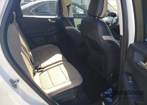 2021 Ford Escape Titanium z USA, uszkodzony, nr VIN 1FMCU9J90MUA30628